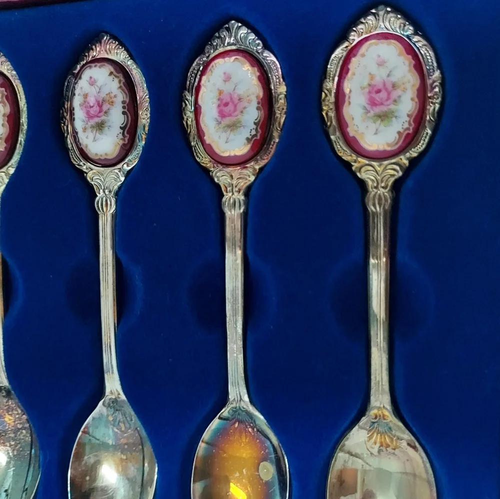 VINTAGE SILVER Plate and Porcelain 6 Spoon Set Pegasus Cottage Core Roses - Picture 2 of 4